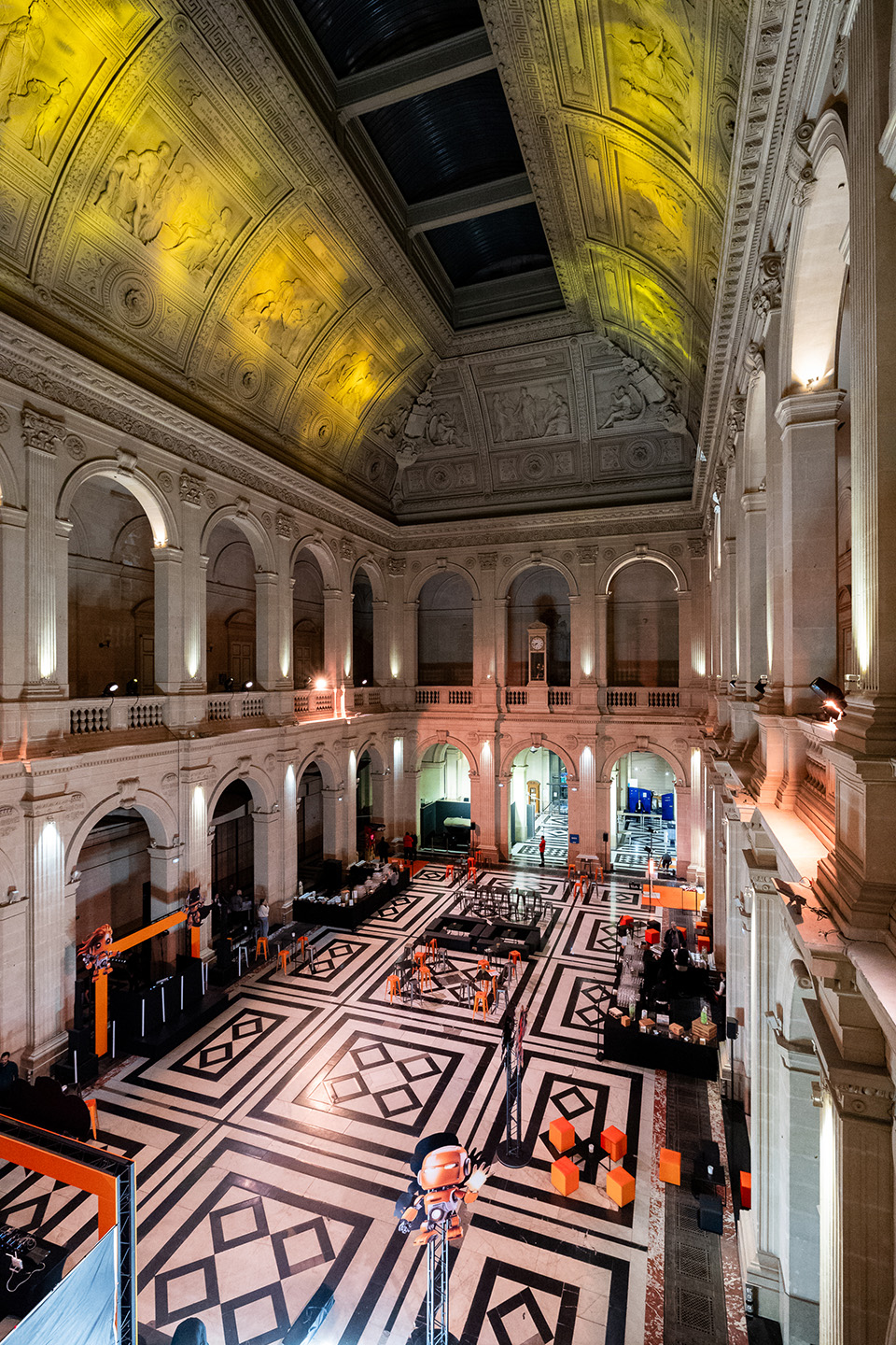 Dîner en extérieur lumières